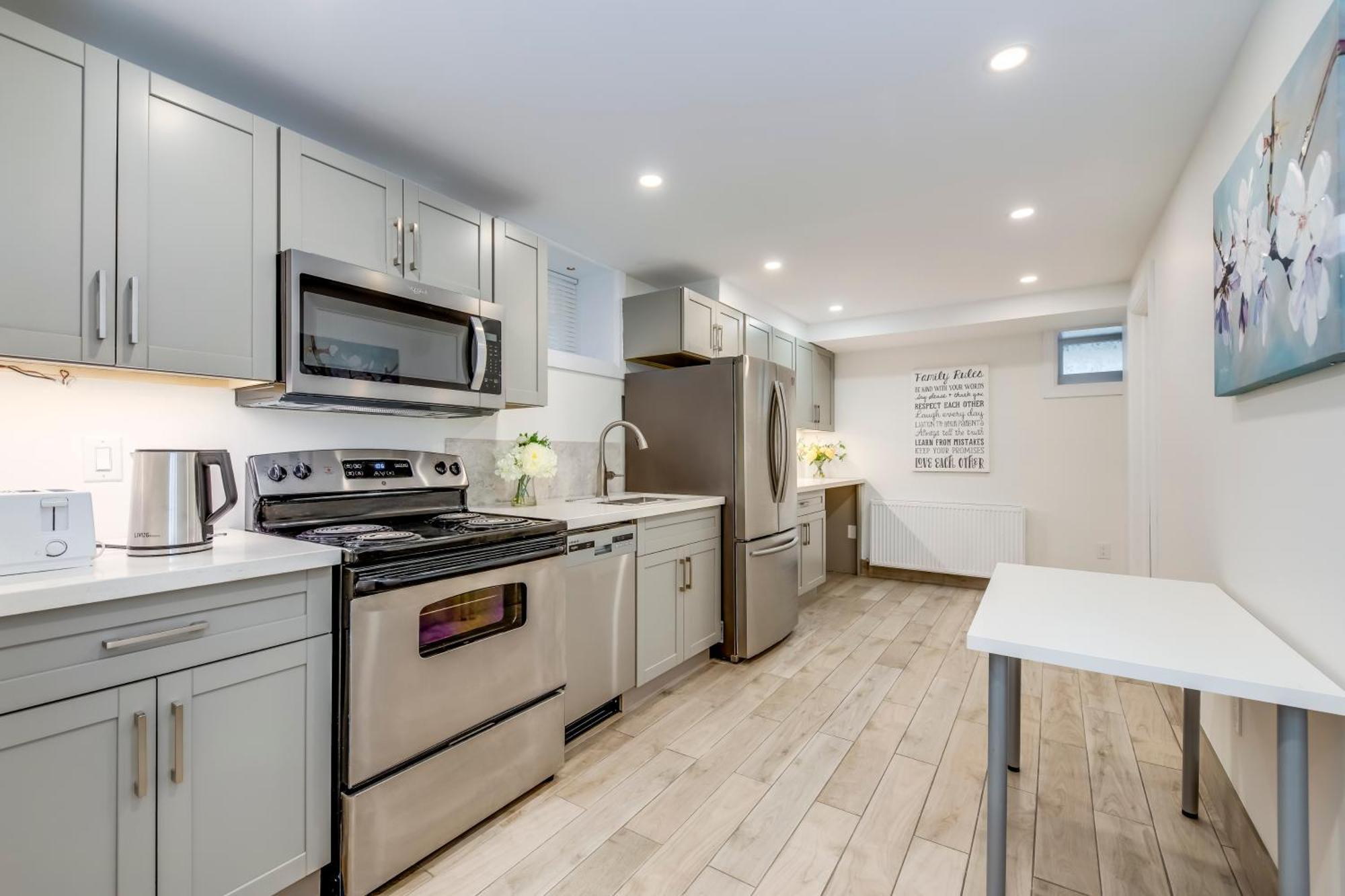 Midtown 2 Bedroom Basement Apartment Toronto Dış mekan fotoğraf