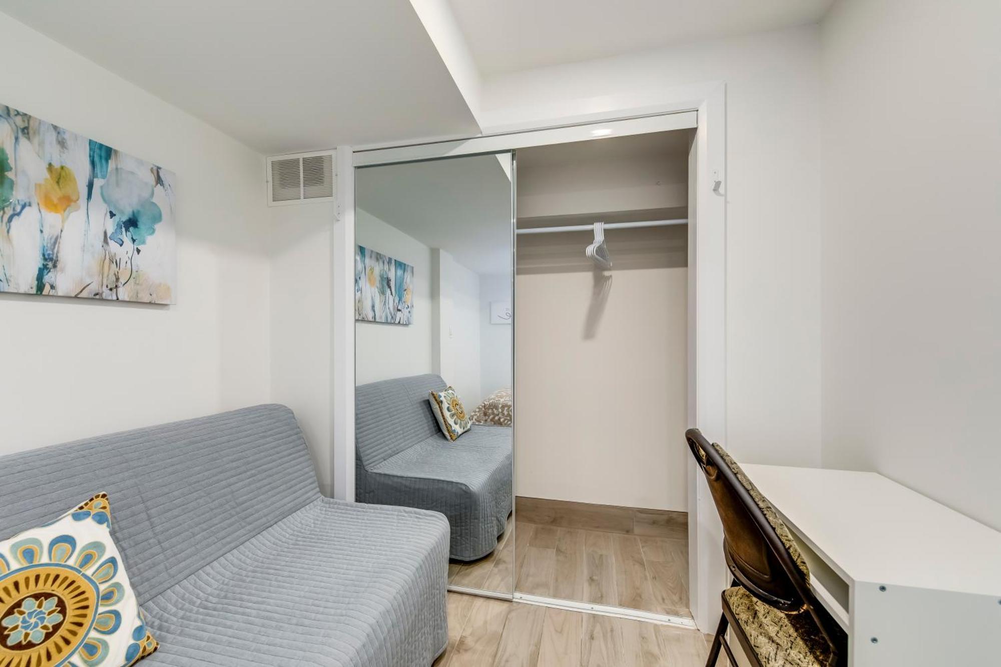 Midtown 2 Bedroom Basement Apartment Toronto Dış mekan fotoğraf